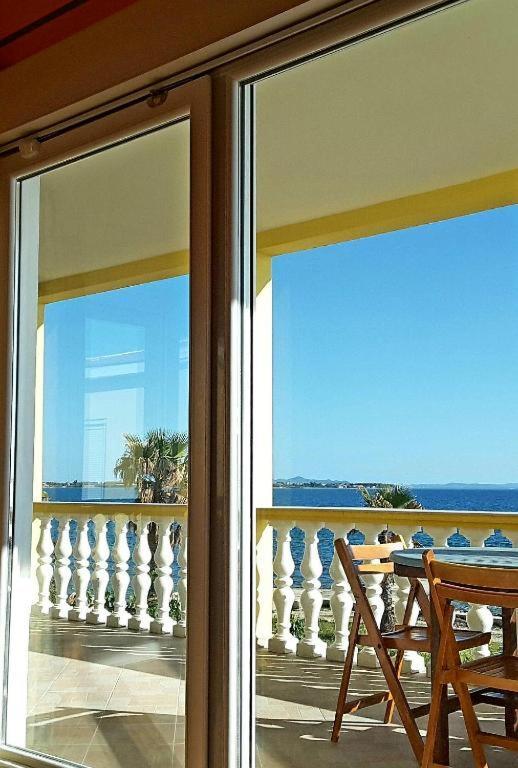 Deby Beach House Vir Εξωτερικό φωτογραφία