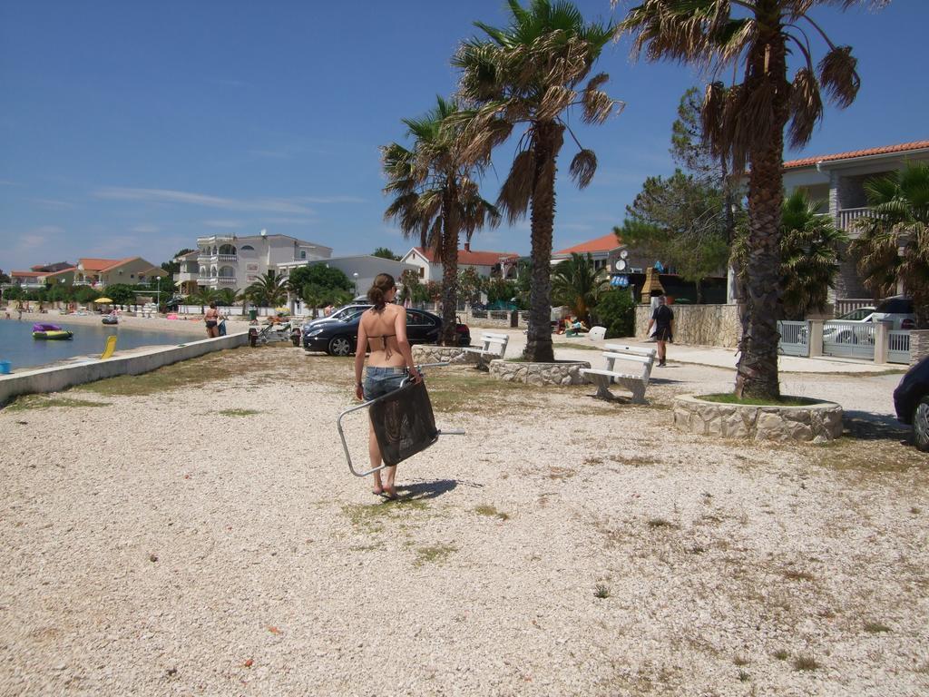 Deby Beach House Vir Εξωτερικό φωτογραφία