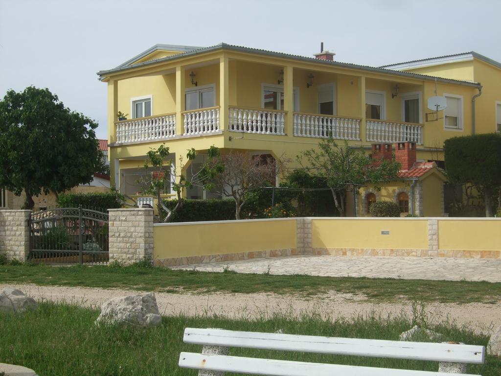 Deby Beach House Vir Εξωτερικό φωτογραφία