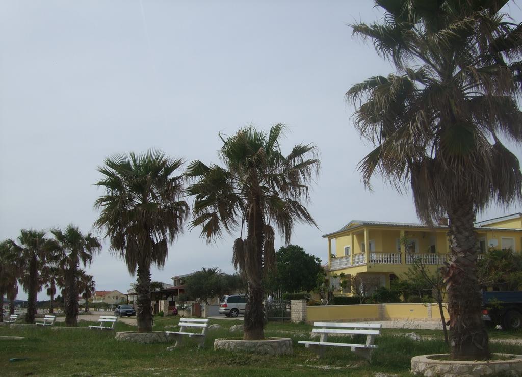 Deby Beach House Vir Εξωτερικό φωτογραφία