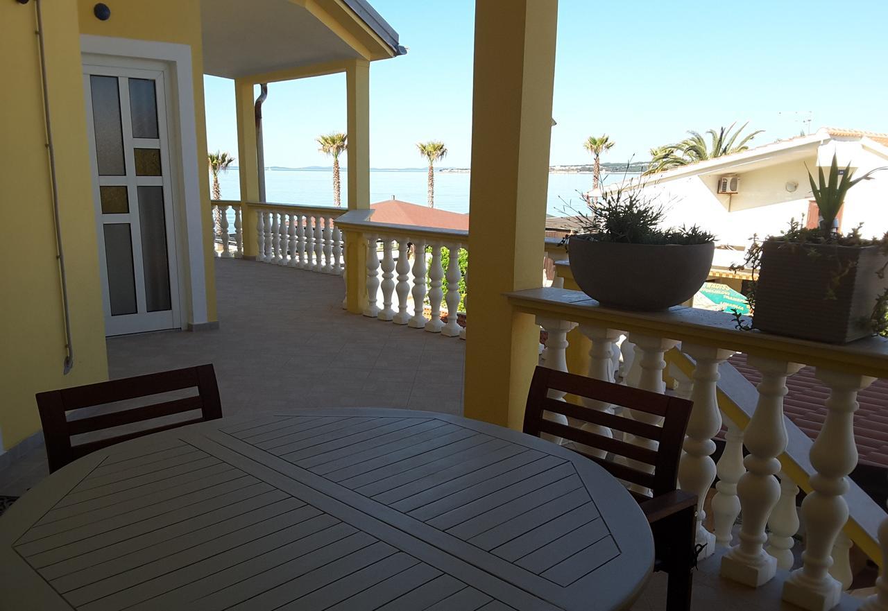 Deby Beach House Vir Εξωτερικό φωτογραφία